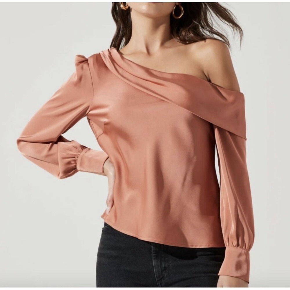 NWOT ASTR The Label Rust Satin One Shoulder Long Sleeve Blouse S Asymmetrical